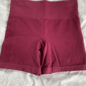 Lululemon textured 6” yoga shorts